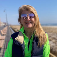 An intrepid hiker, Sigrid leads invigorating walks for Shorewalkers, sharing her love for the city she now calls home, and bonus: her considerable knowledge of craft beer!